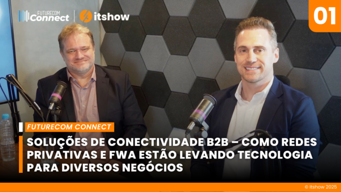 Dois executivos em estúdio de podcast, com microfones e fundo acústico, representando o episódio do Futurecom Connect sobre Redes Privativas e FWA