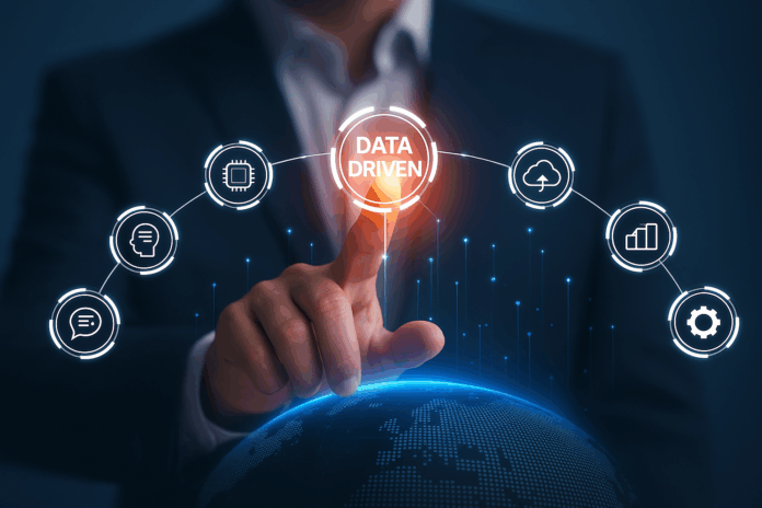 Executivo tocando interface digital com o termo 