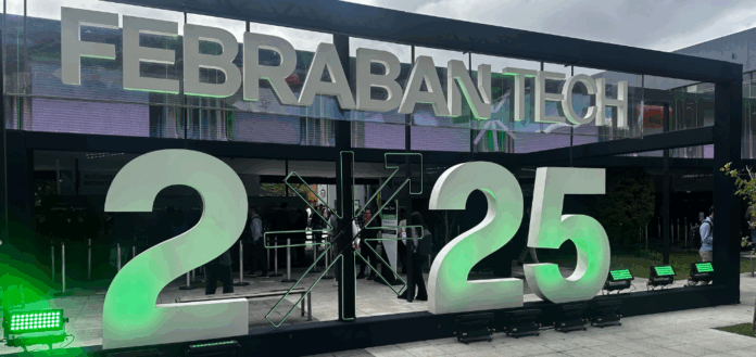 Entrada do evento Febraban Tech 2025 com os números 