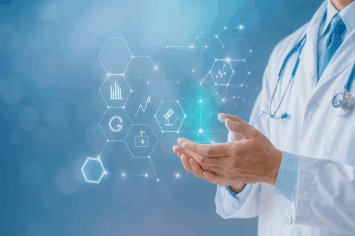 Médico usando tecnologia digital na saúde.