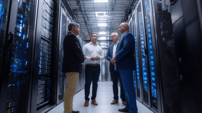 Profissionais de tecnologia discutem os desafios e oportunidades do crescimento dos data centers no Brasil