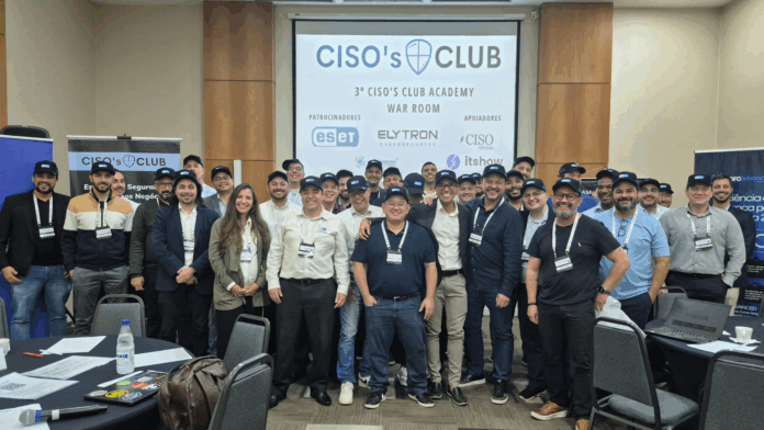 War Room: Grupo de executivos e especialistas em TI durante a 3ª edição da imersão promovida pelo CISO's Club, realizada em São Paulo.