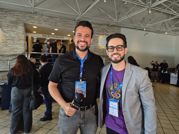 Rafa Dsiaducki durante entrevista na BXSEC 2025 sobre governança de IA e cibersegurança