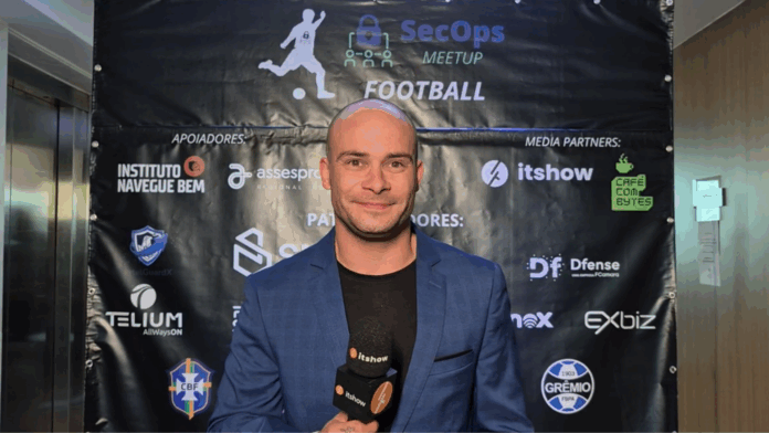 SecOps Meetup Football 2025 com Athur Reis, organizador do SecOps Summit e vice-presidente do Instituto Navegue Bem, em entrevista sobre cibersegurança corporativa no Brasil