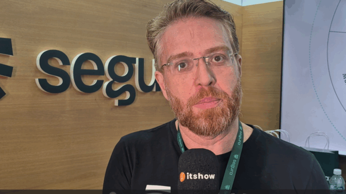 CEO da Segura durante entrevista ao portal Itshow no Mind The Sec 2025, abordando o papel estratégico dos CISOs e a gestão de identidades privilegiadas.