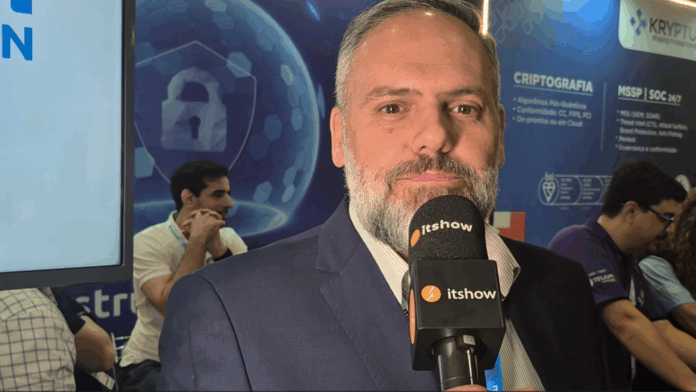 Telium executivo no Mind The Sec 2025 falando ao portal Itshow sobre integração de telecom, TI e cibersegurança para empresas.