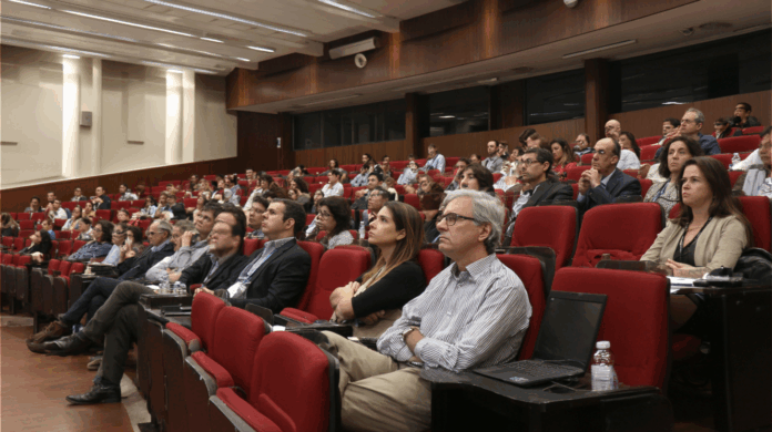 Indicadores de ciência e tecnologia com foco social e ambiental discutidos em seminário do MCTI.